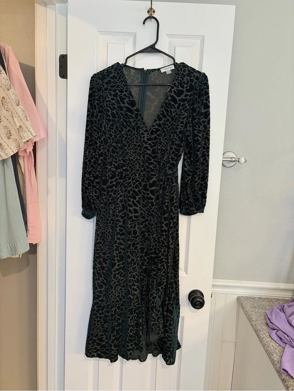 Calvin Klein Burnout Velvet Leopard Wrap Dress Green Size 8